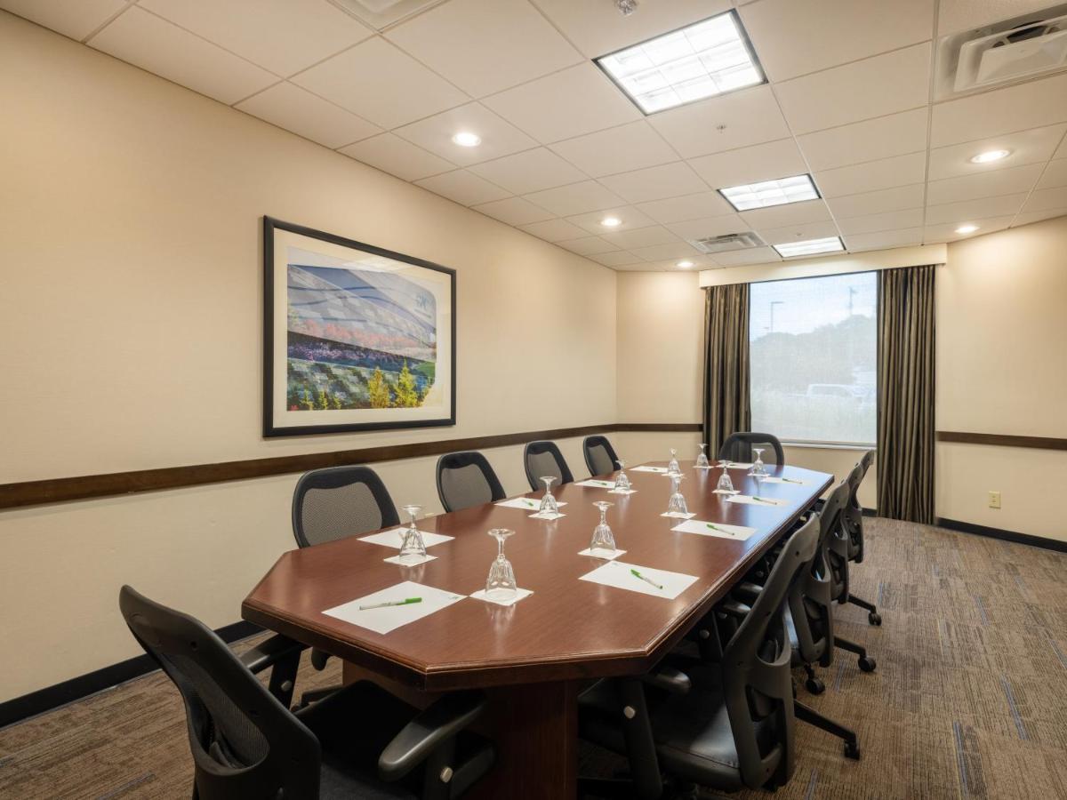 Holiday Inn Greensboro Coliseum By Ihg Eksteriør bilde
